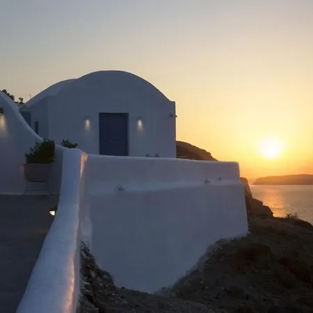 Romantic Santorini Escape Villa Akrotírion